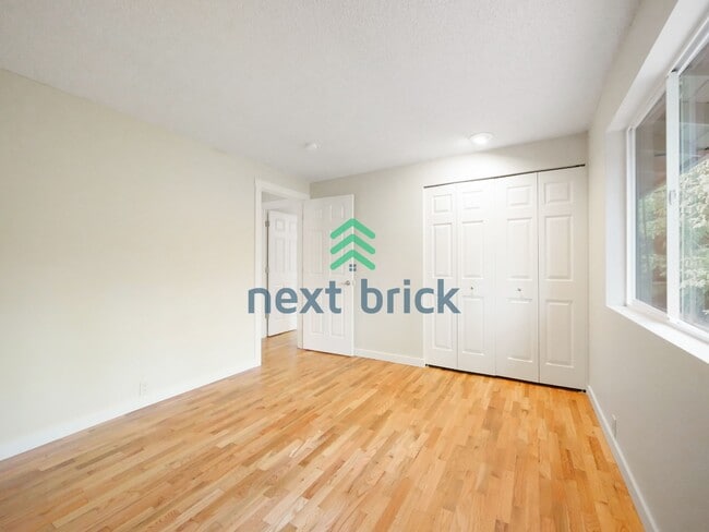Building Photo - 3 Bed and 3 Bath Plus Office Private Single-family Home is Available for Rent!
