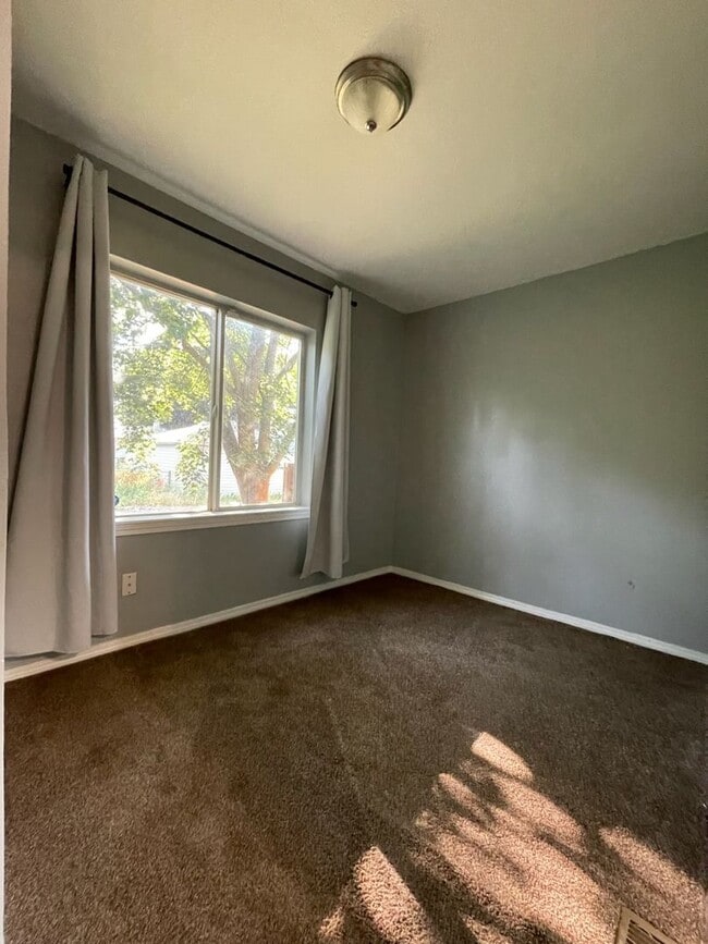 Building Photo - Stunning 3 Bed, 1 Bath Home on South Hill!