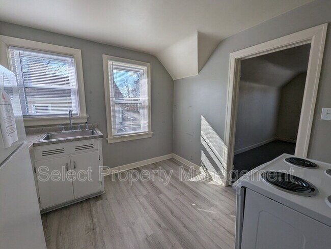 Building Photo - 1235 Stophlet St