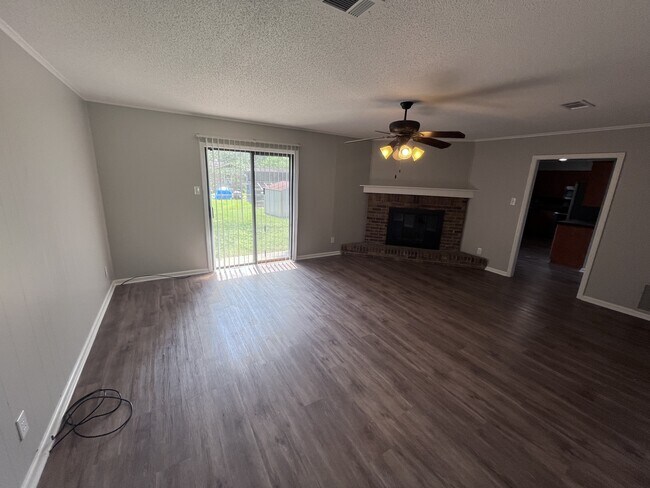 Building Photo - 215 Berkshire Cir