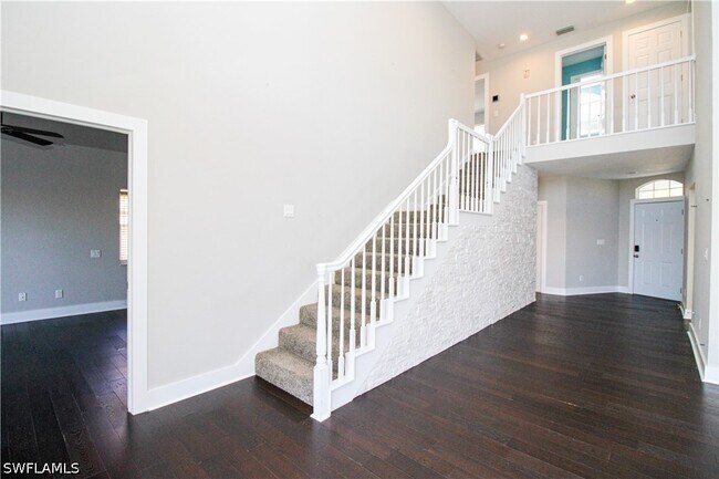 Building Photo - 135 Lady Palm Dr