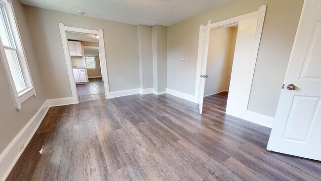 Building Photo - Clark/Fulton - 4 bed/1 bath - Single Family Home