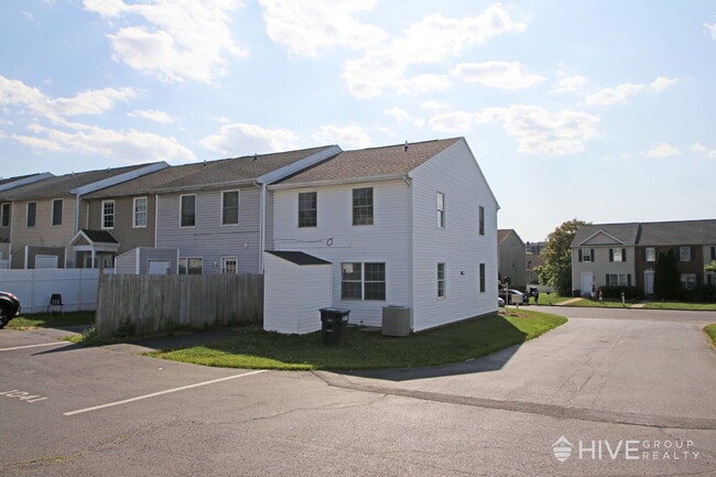 Building Photo - 1041 Oriole Ln