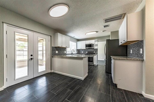 Building Photo - 3909 Spring Arbor Ct