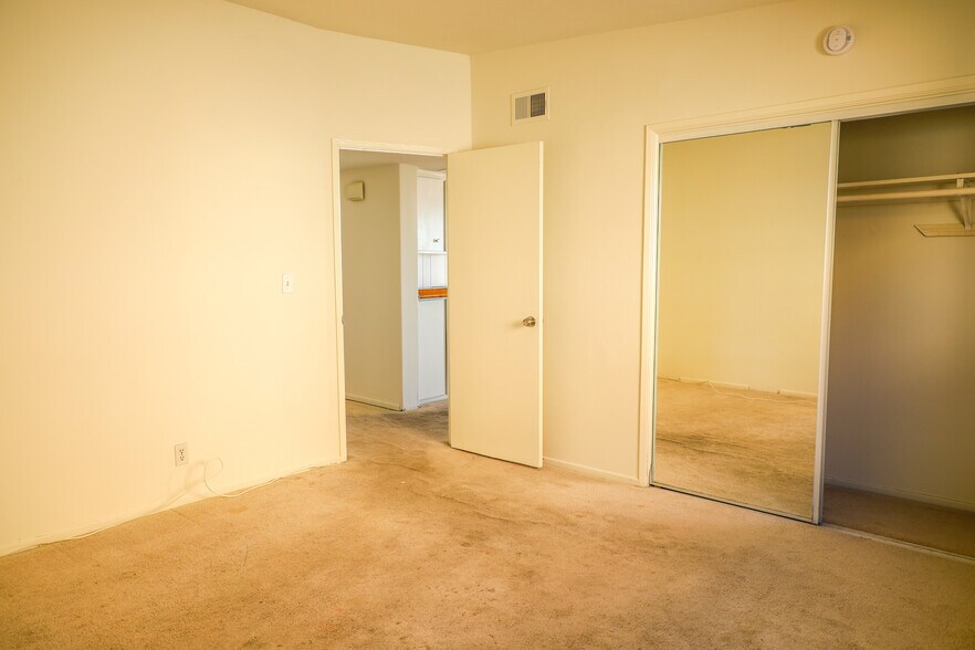 Building Photo - 3513 Alma Ave