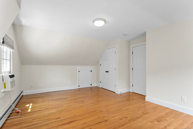 Building Photo - 328 Alma Dr