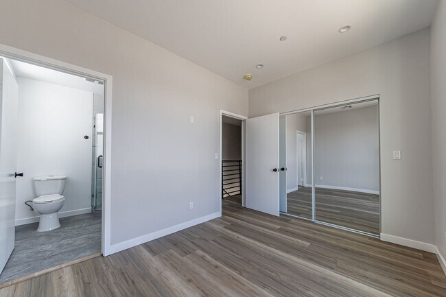 Building Photo - Contemporary 4-Bed, 4.5-Bath Townhome with...