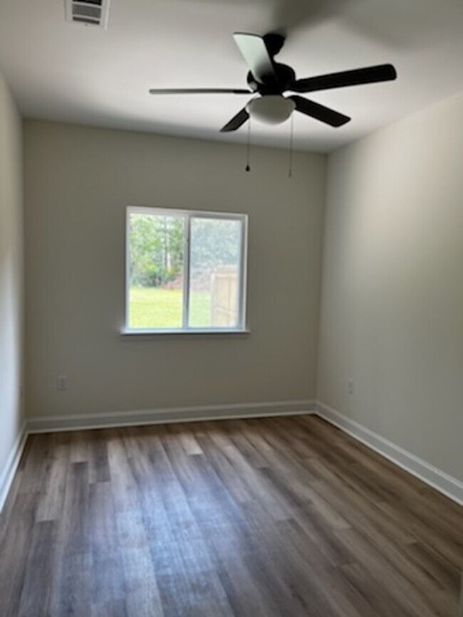 Building Photo - Brand New 3 Bedroom, 2 Bathroom Duplex in ...