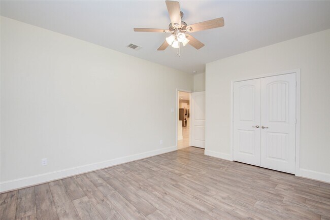 Building Photo - 10572 Twin Oak Dr