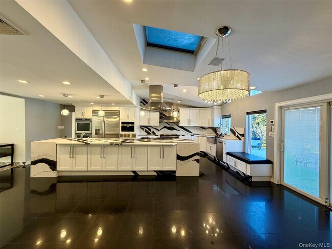 Building Photo - 5 Glen Hill Ct