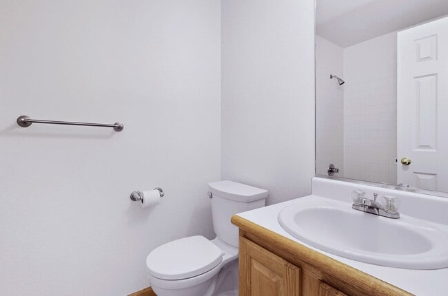Building Photo - 3 bed 3.5 bath Home in Perry Park!