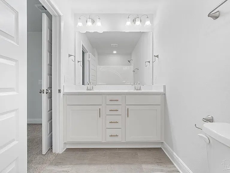 Building Photo - 8418 Cherry Ave