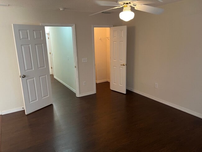 Building Photo - 409 Coconut Palm Way