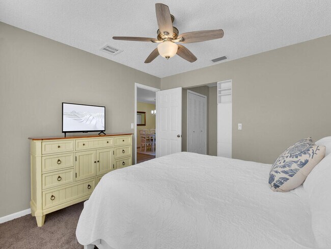 Building Photo - 6815 Sandtrap Dr