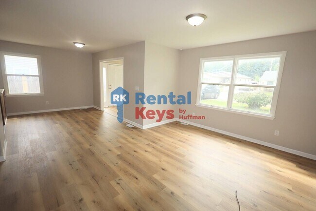 Building Photo - 2122 Ravenswood Dr