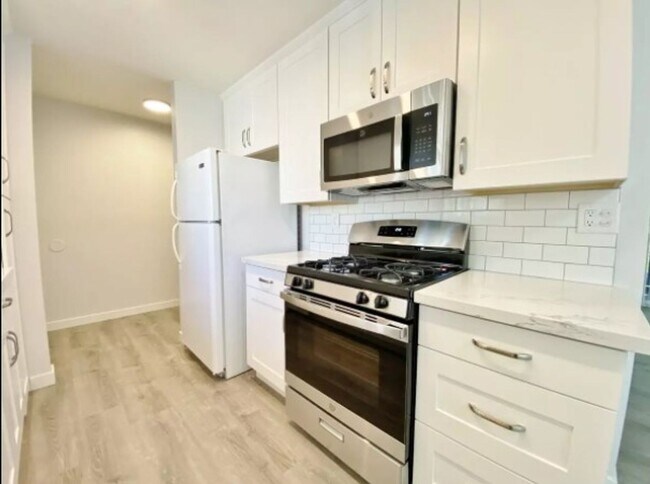 Building Photo - 1203