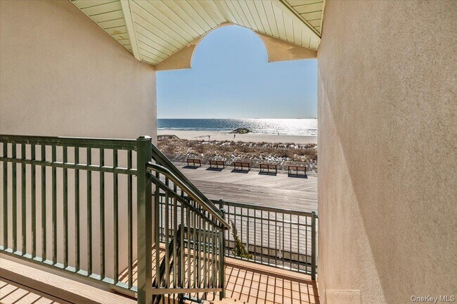 Building Photo - 422 Oceanfront