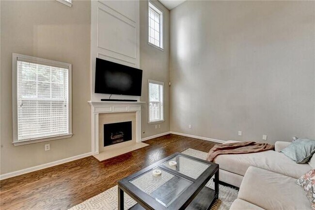 Building Photo - House 3 Beds 3 Baths