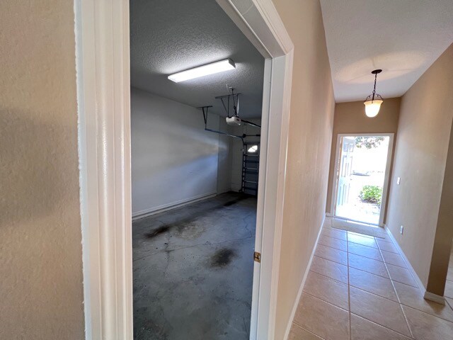 Building Photo - 2160 Retreat View Cir