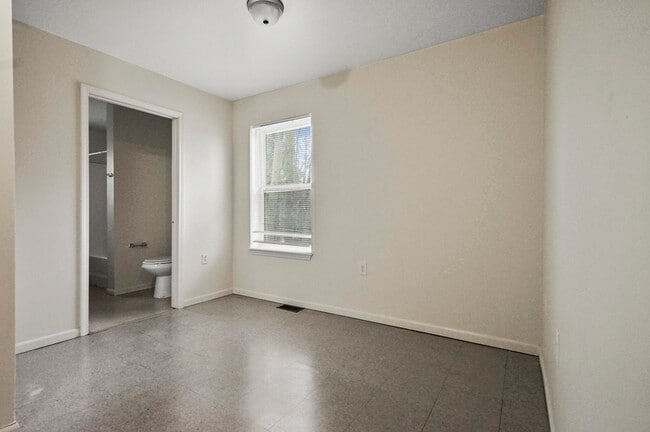 Building Photo - 4128 Buckingham Ave