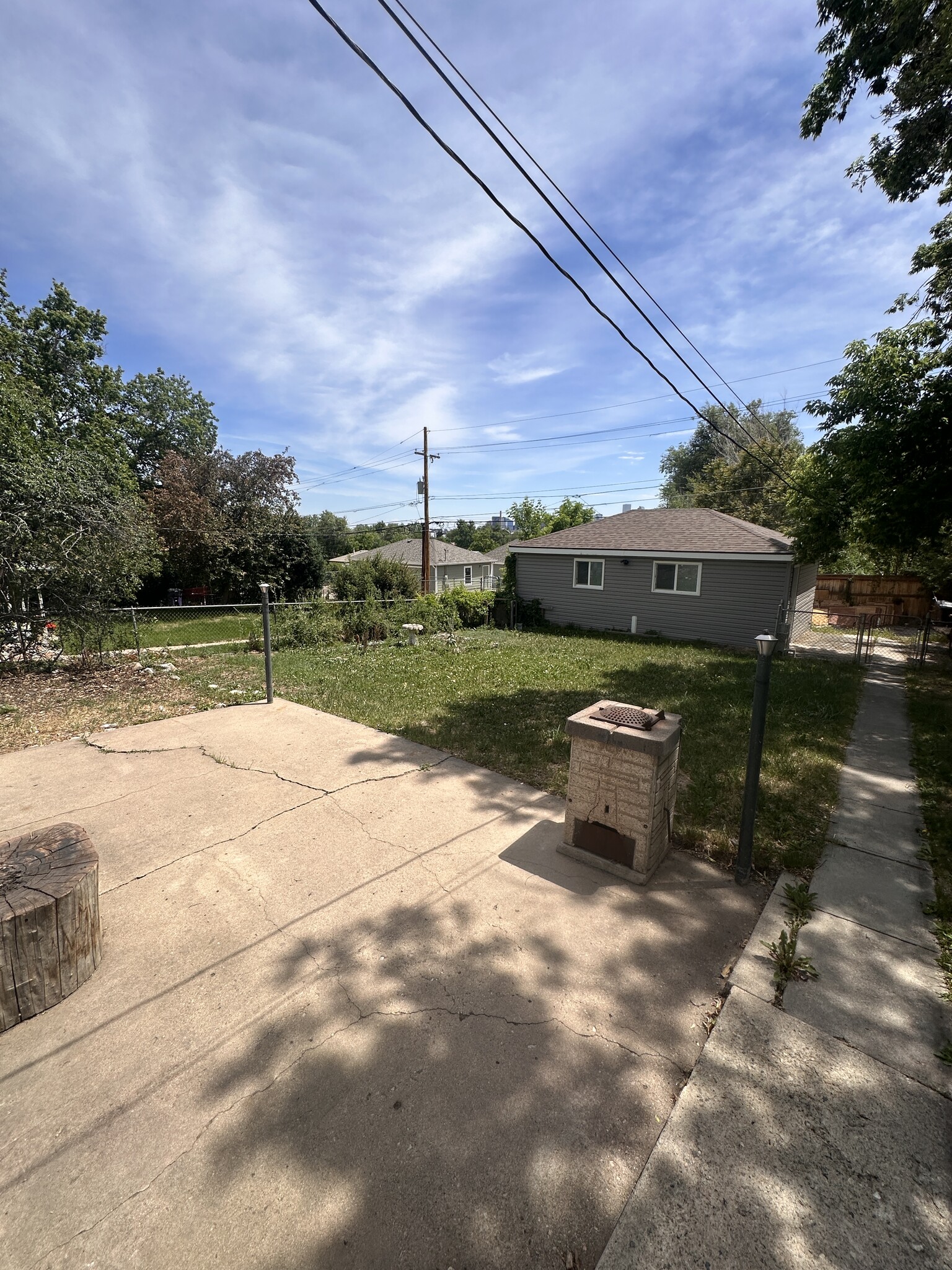 Back yard and garage - 814 Julian St