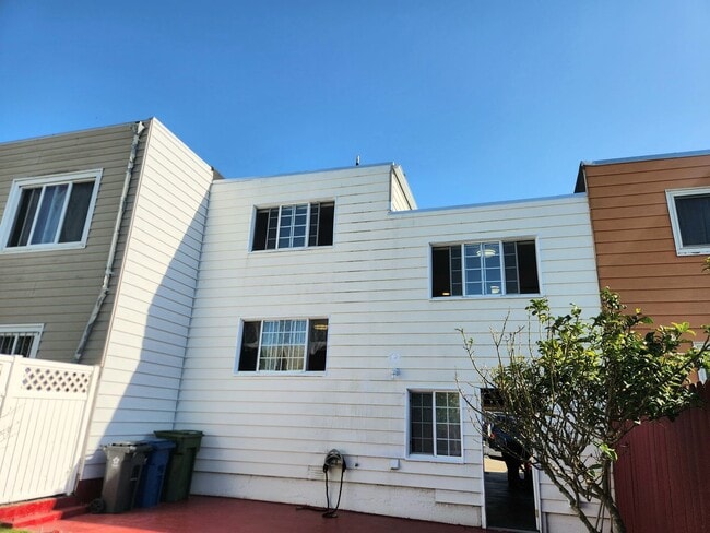Building Photo - Lovely home in Daly City