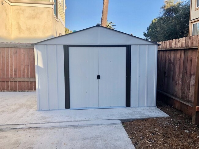 Building Photo - Gorgeous Completely Remodeled California Beach Bungalow w/Laundry+Backyard+Storage Near Beach