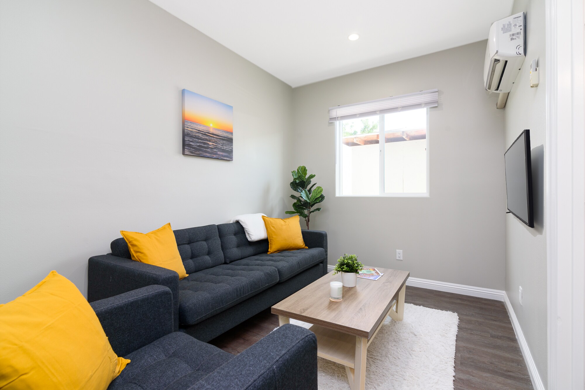 Building Photo - 1164 W 24th St