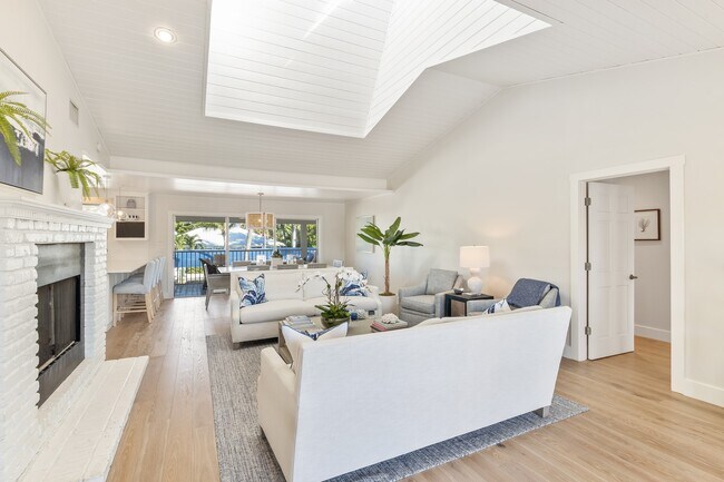 Building Photo - 161 1st St E