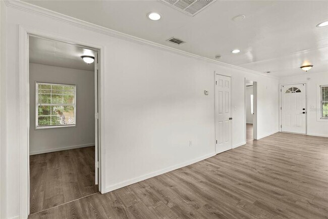 Building Photo - 1605 E 29th Ave