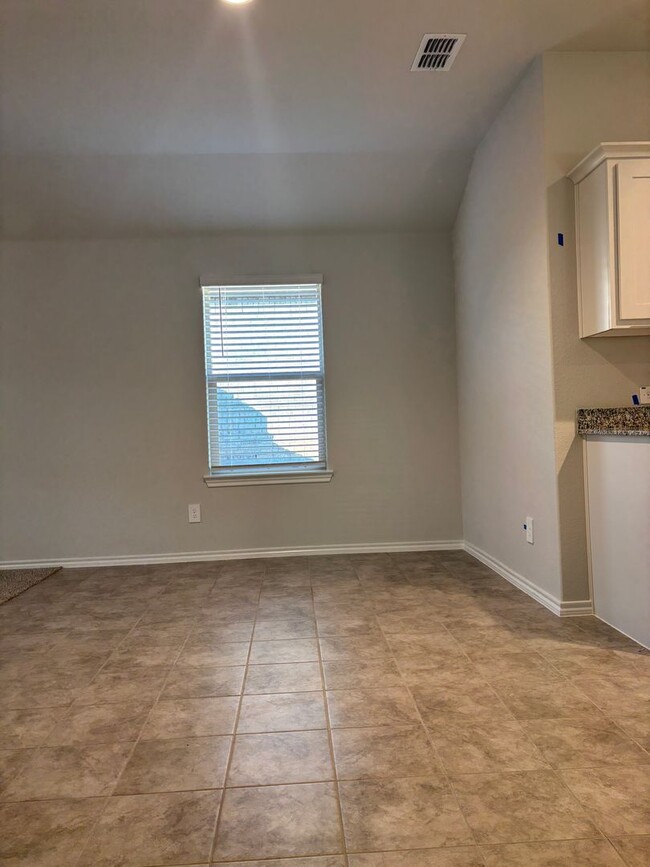 Building Photo - BRAND NEW-4 BEDROOM-EMISD