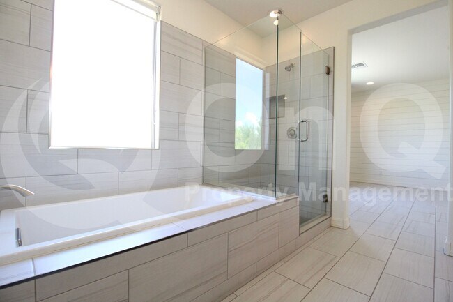 Building Photo - 7330 E Vista Bonita Dr