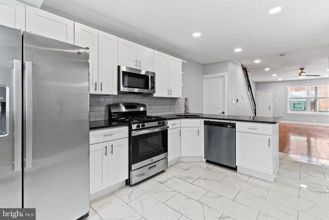Building Photo - 1602 S LeCount St