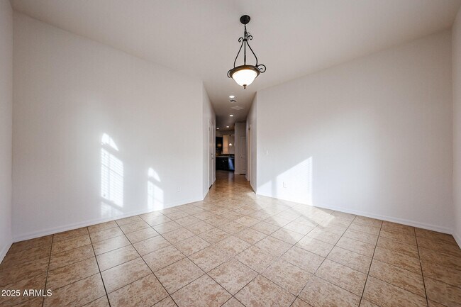 Building Photo - 3535 S Jasmine Dr