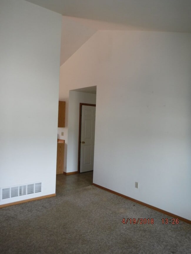 Building Photo - 3 Bedroom Home- Close to Parks and Schools!!- Dog Negotiable!!