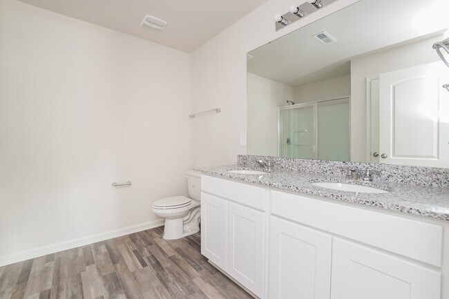 Building Photo - 1054 Manor Dr