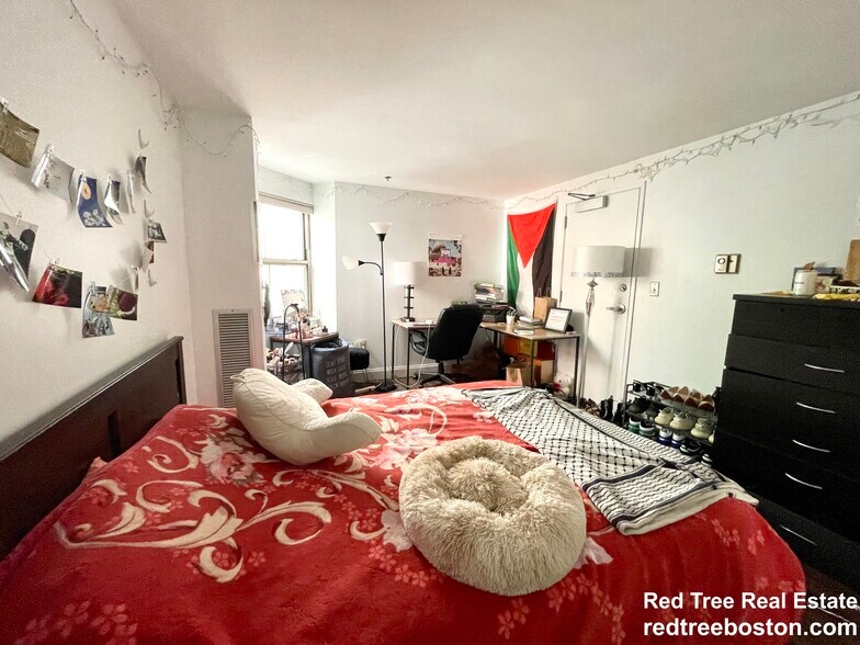 Building Photo - 1 Pine St