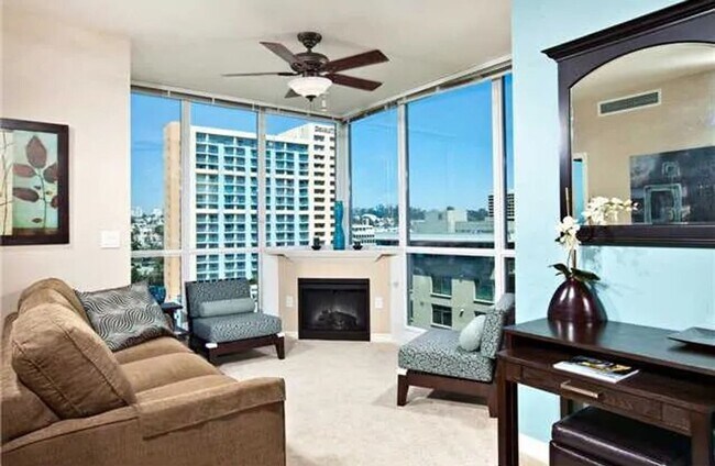 Building Photo - Gorgeous Condo with Amazing Views in La Vi...