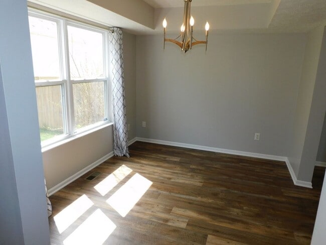 Building Photo - Spacious 4 Bedroom, 2.5 Bath Home