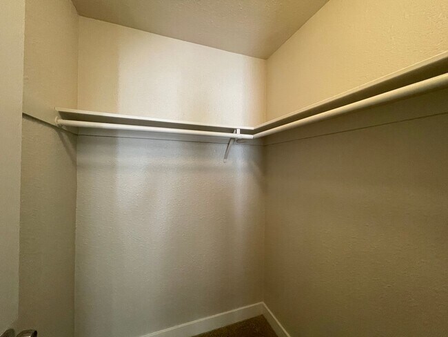 Building Photo - Beautifully Modern 2bd 1bth Apartment Home...