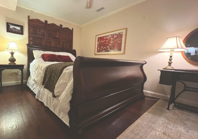 Building Photo - 721 12th St SE