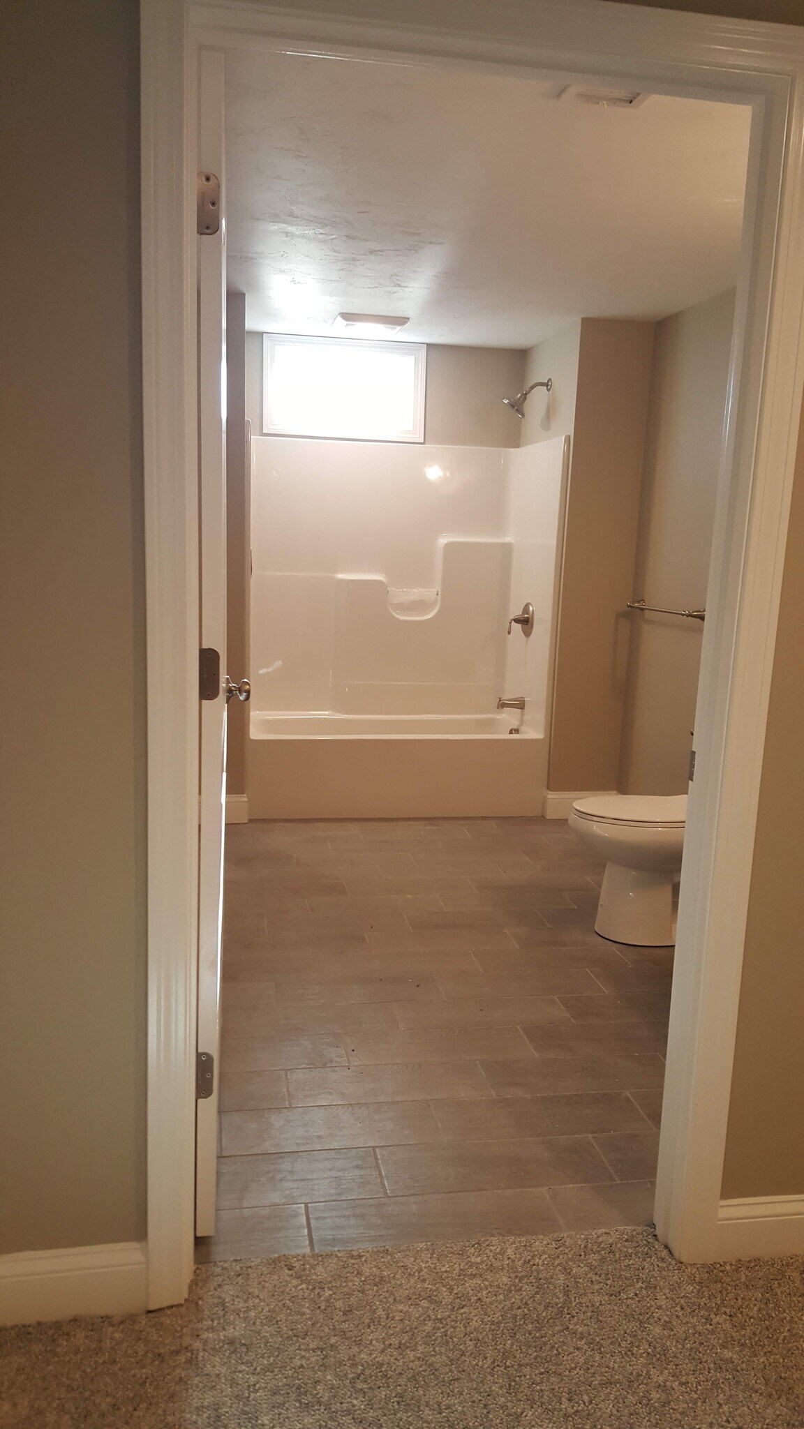 Lower Level Bath - 40 Green St