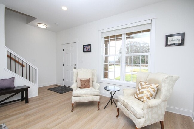 Building Photo - Luxury Three Bedroom Townhouse in Lincolnton