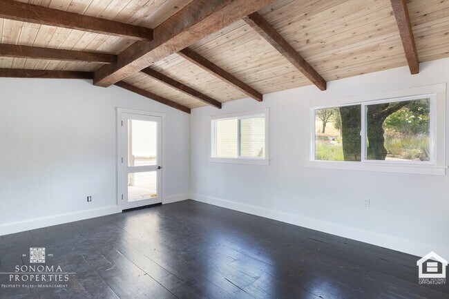 Building Photo - Wine Country Living in Spacious Glen Ellen...