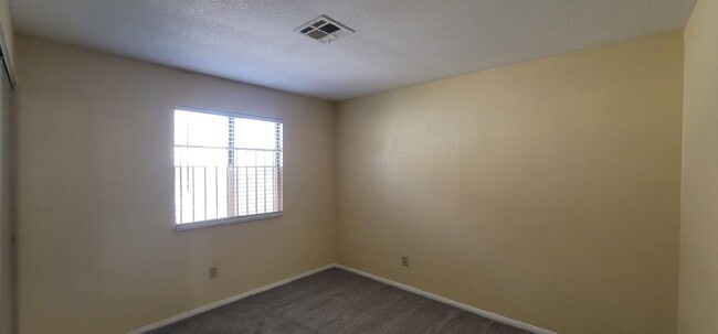 Building Photo - 1204 Observation Dr