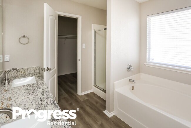 Building Photo - 6918 Meadow Bend Dr