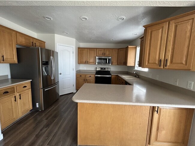 Building Photo - 7497 Valley Maple Dr