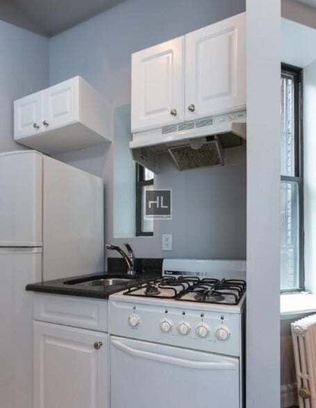 Building Photo - Mott Street