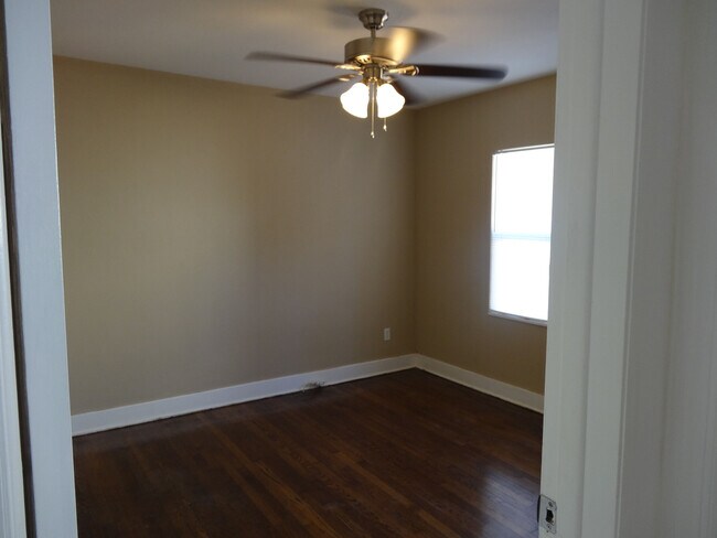 Building Photo - Three Bedrooms One Bathroom with Shaded Porch