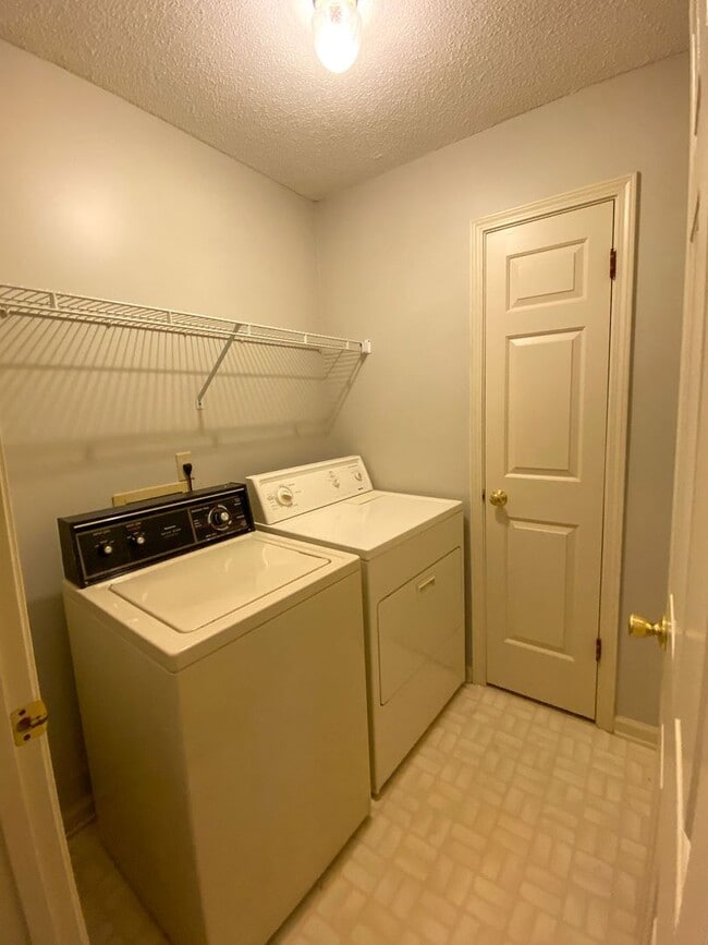 Building Photo - 3 bed, 2 bath in Lakeland near Stonebridge Golf Course